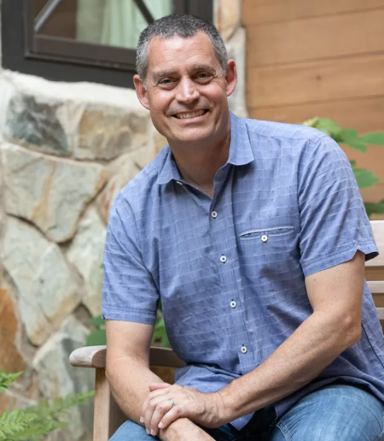 Headshot of Dan Muir